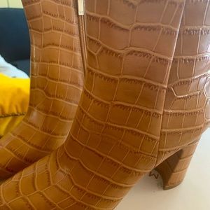 Boots Maldives Leath Maldives Croc Emboss